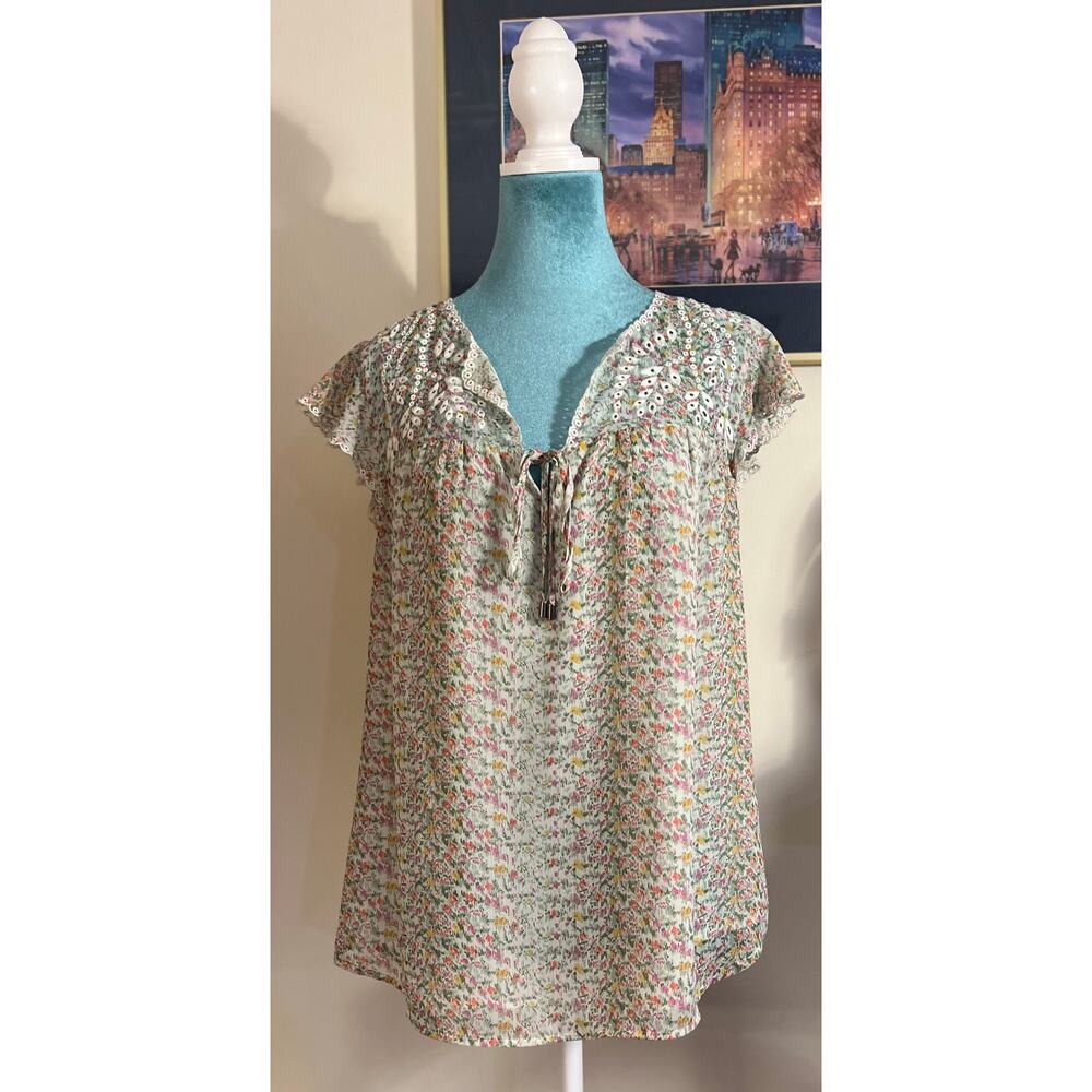 Daniel Rainn Floral Blouse
Size medium